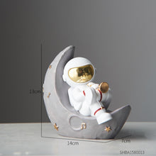 Load image into Gallery viewer, Astronauta Figurine kawaii table decoration
