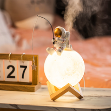 Load image into Gallery viewer, Astronaut Miniature Night Light Humidifier
