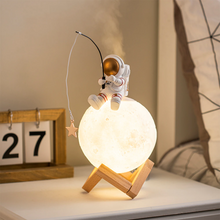 Load image into Gallery viewer, Astronaut Miniature Night Light Humidifier
