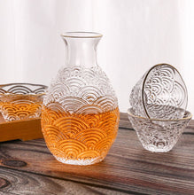 Load image into Gallery viewer, Classic Glass Sake Cup Set- Stripe Sake Set with gold grid fringe- 5 pcs sake set
