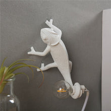 Load image into Gallery viewer, Nordic chameleo Lizard Desk Light
