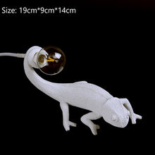 Load image into Gallery viewer, Nordic chameleo Lizard Desk Light
