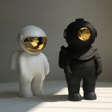 Load image into Gallery viewer, Simple and Creative Astronaut Figurine
